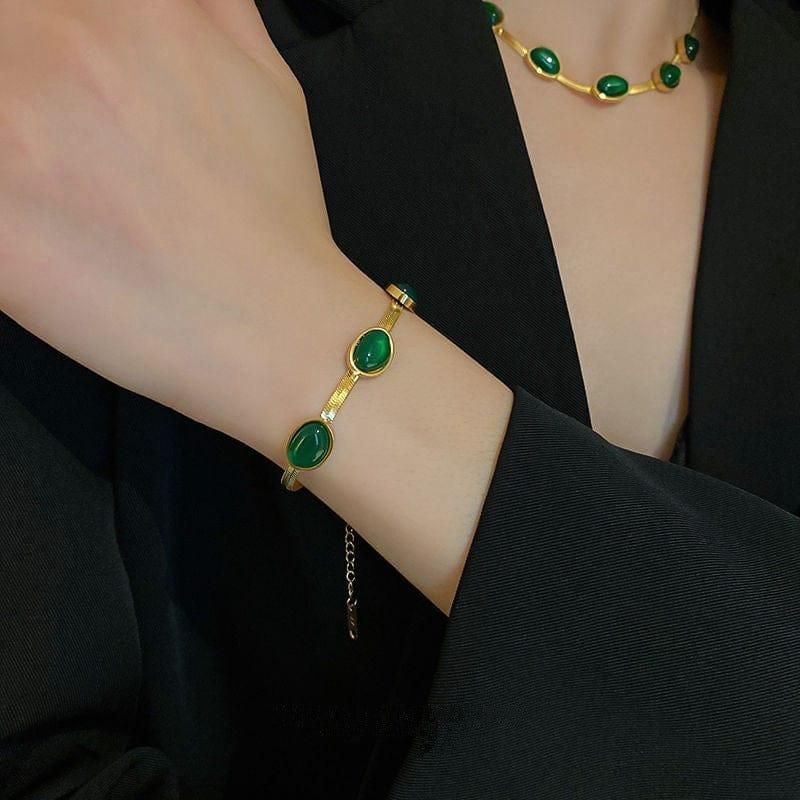 Oval Green Crystal Pendant Necklace Set With Bracelet - Image 3