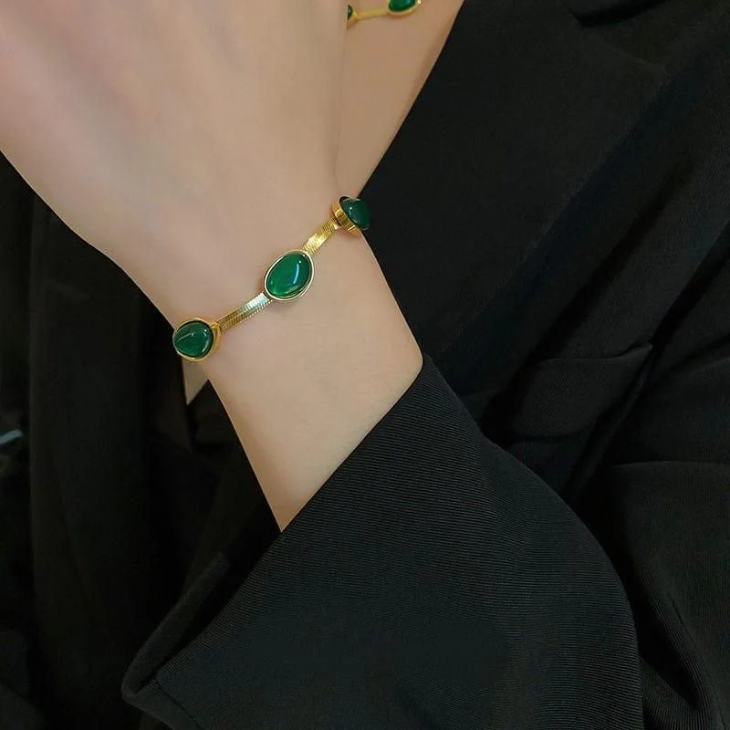 Oval Green Crystal Pendant Necklace Set With Bracelet - Image 4