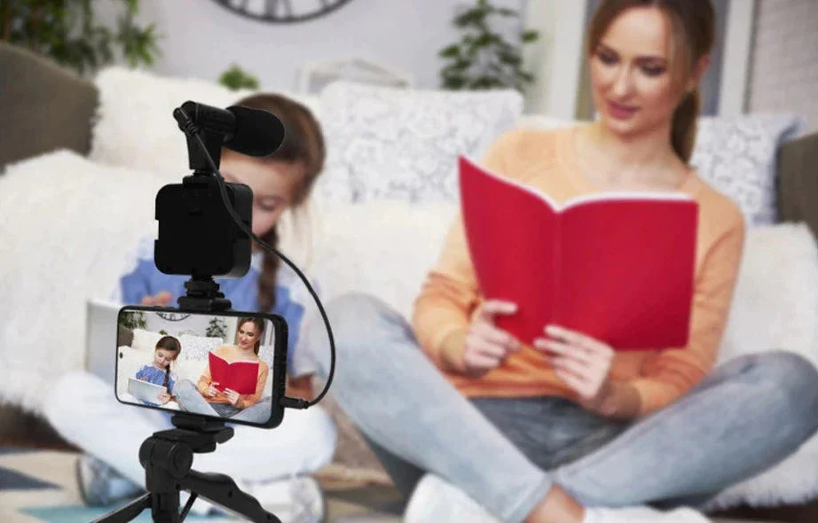 Professional video Microphone kit with Tripod Stand and LED Light - Image 4
